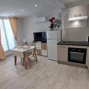 https://joli-studio-bien-equipe-proche-gare-mer-avec.fr-provencehotel.com